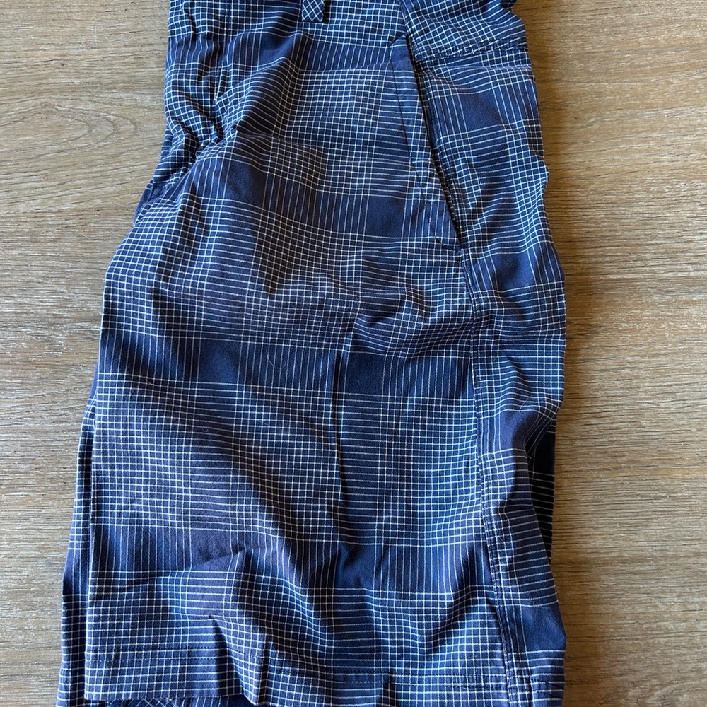lululemon athletica Men's Navy Blue Plaid Flat-Front Shorts